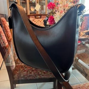 Vintage Coach “Becket Zip”! Late 80s/Early 90s! Black /Brass!